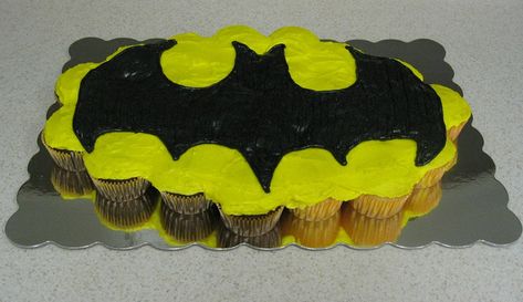 Batman cupcake cake Batman Cupcake Cake, Cake Batman, Batman Cupcakes, Birthdays Cakes, Pull Aparts, Easy Cakes, Pull Apart Cupcake Cake, Pull Apart Cake, Cake Pulls