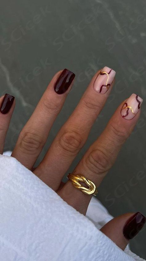 IG: @_ivynailart Short Classy Fall Nails, Minimalist Nails Aesthetic, Short Brown Nails Ideas, Nail Designs 2024, Autumn Nails Square, Attractive Nails, Nail Art Designs Short, Nails 2025, Old Money Nails