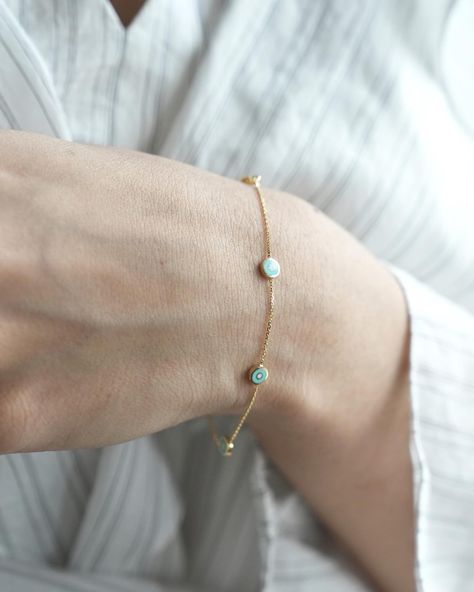 Our 14K yellow gold turquoise round evil eye station bracelet is adjustable from 6.5” to 7”. Search ‘11506’ on our site to check it out. Round Evil Eye, Minimal Jewellery, Station Bracelet, 5 To 7, Minimal Jewelry, Evil Eye, Check It Out, Yellow Gold, Turquoise