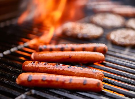 We spoke with a chef to some insight on the best way to cook hot dogs, so that you can step up your grilling game this summer! Grilling Hot Dogs, Hot Dog Toppings, Catfish Bait, Beef Hot Dogs, Chili Dogs, Wagyu Beef, Grilling Season, Healthy Comfort Food, Grass Fed Beef