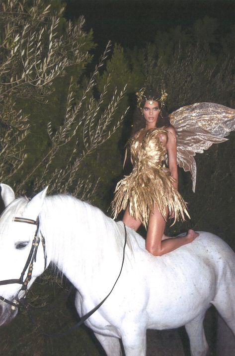 Kendall as a forest fairy for Halloween 2019 Kendall Jenner Halloween, Jenner Sisters, Jenner Outfits, Fairy Costume, Forest Fairy, Kardashian Jenner, Fan Fiction, White Horse, Kourtney Kardashian