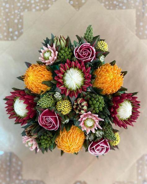 Wedding Cake Protea, Fynbos Garden, Cupcakes Bouquet, Buttercream Flowers Tutorial, South African Flowers, Cupcake Flower Bouquets, Cupcake Flowers, Pincushion Protea, Cupcake Flower