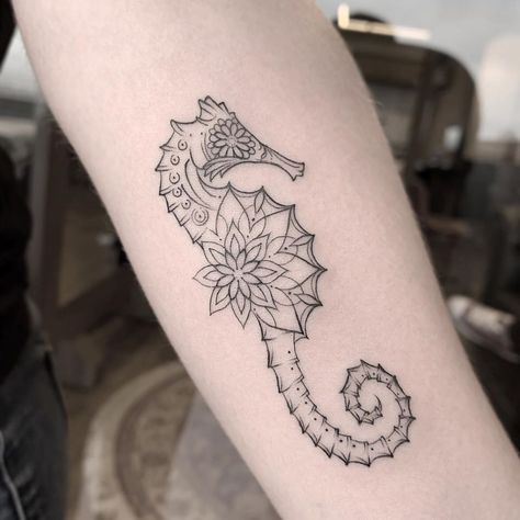 Sea Crab Tattoo, Floral Aquatic Tattoo, Mandala Ocean Tattoo, Seahorse Flower Tattoo, Sea Sleeve Tattoos For Women, Unique Ocean Tattoos For Women, Aquatic Tattoo For Women, Starfish Tattoos For Women, Ocean Life Tattoos For Women