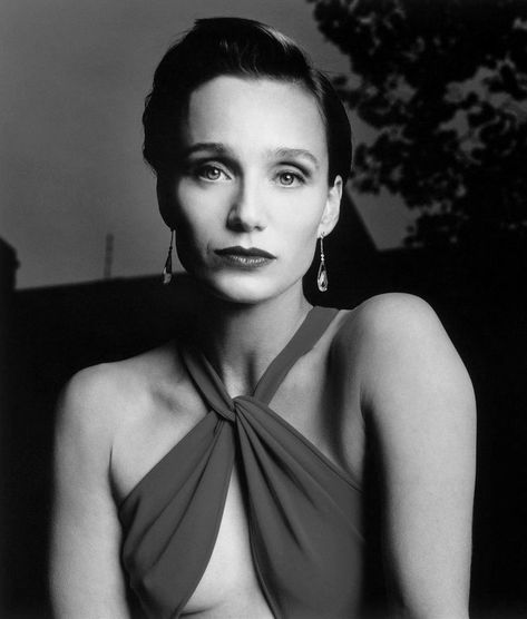 Kirsten Scott Thomas, Kristin Scott Thomas 90s, Idda Van Munster, Kristin Scott, Kristin Scott Thomas, Scott Thomas, Classic Girl, British Actors, White Photo