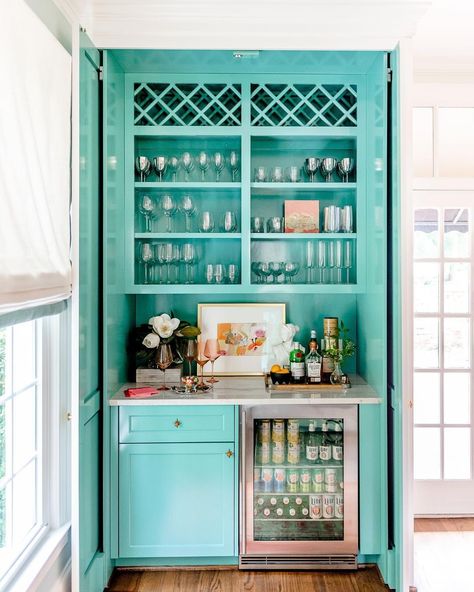 Cheers to the weekend! 🥂 Explore our assortment of barware, glasses, & more to elevate your home bar: https://bit.ly/3NjpOq3 Design: @yssinteriordesign 📷: @nataliethompsonphotography #Home #InteriorDesign #HomeBar #myOKLstyle #OneKingsLane Bookshelf Bar, Home Bar Ideas, Cheers To The Weekend, Built In Bar, Bar Cart Decor, Bright Turquoise, Kitchen Inspiration Design, Bar Areas, Bar Ideas