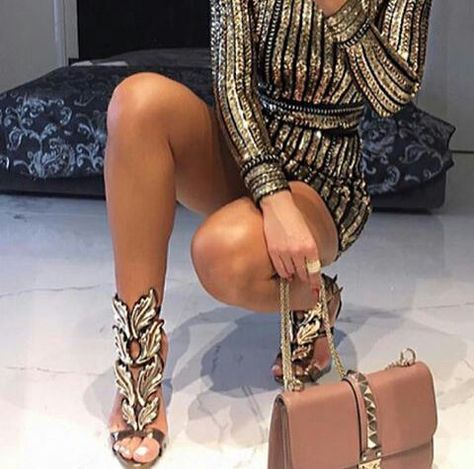 #wattpad #fanfiction First time doing these hope you guys enjoy them💖 Gold Sequin Shorts, Silvester Outfit, Sequin Short, Bodycon Cocktail Dress, Short Bodycon Dress, Sequin Bodycon Dress, Long Bodycon Dress, Dress With Long Sleeves, Sequin Shorts