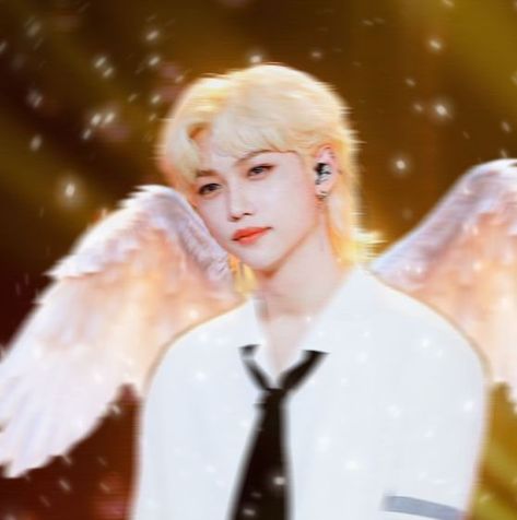 FELIX WHERE ARE YOUR WINGS ?? I KNOW YOU ARE HIDING THEM BUT YOU CAN'T FOOL ME Angel Wings Aesthetic, Dear Boys, Skz Pfp, Hyunjin Photoshoot, Stray Kids Aesthetic, Jelly Art, Kids Aesthetic, Felix Skz, Straykids Hyunjin Photoshoot