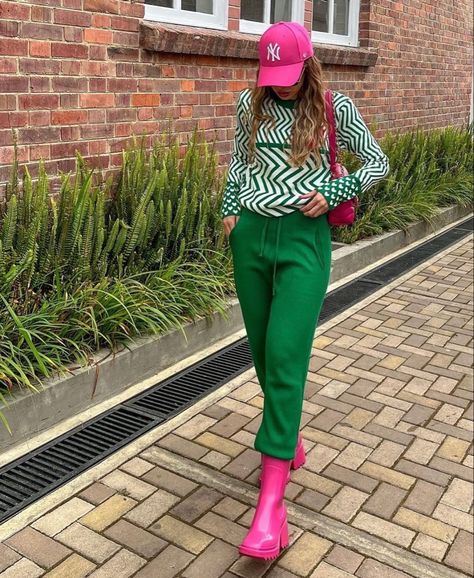 Maximalist Fashion Style, Barbie Lifestyle, Maximalist Outfit, Maximalist Fashion, Colorful Outfits, Fall Winter Wardrobe, Green Jeans, Fashionista Clothes, Fashion Baby