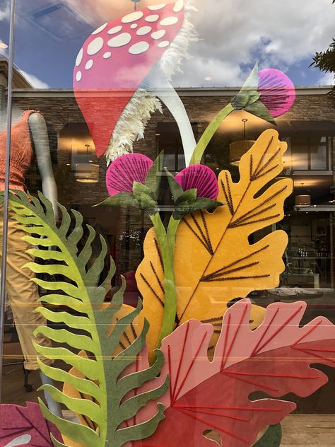 Spring Flower Shop Window Display, Spring Boutique Window Displays, Spring Shop Window Display, Spring Window Display Ideas Store Fronts, Anthropologie Fall Window Display, Anthropologie Window Display, Tropical Windows, Boutique Window Displays, Autumn Window Display