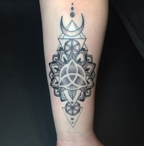 Feminine Celtic Knot Tattoo, Celtic Arrow Tattoo, Celtic Mandala Tattoo, Triquetra Tattoo Men, Triquetra Tattoo With Flowers, Feminine Celtic Tattoo For Women, Celtic Knot Tattoo For Women, Triquetra Tattoo Women, Trifecta Tattoo