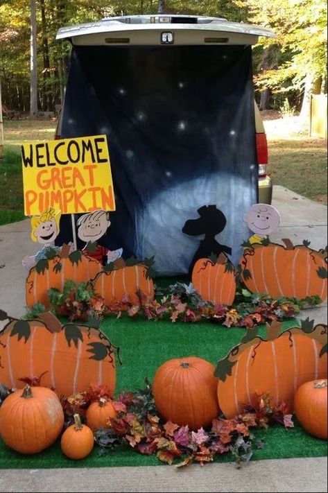 30 Epic Trunk-or-Treat Ideas You Can Do This Halloween | LDS Daily Halloween Games For Adults, Halloween Car Decorations, Trunker Treat Ideas, Fall Yard Decor, Trunk Or Treat Ideas, Fall Carnival, Great Pumpkin Charlie Brown, Hallowen Ideas, Charlie Brown Halloween