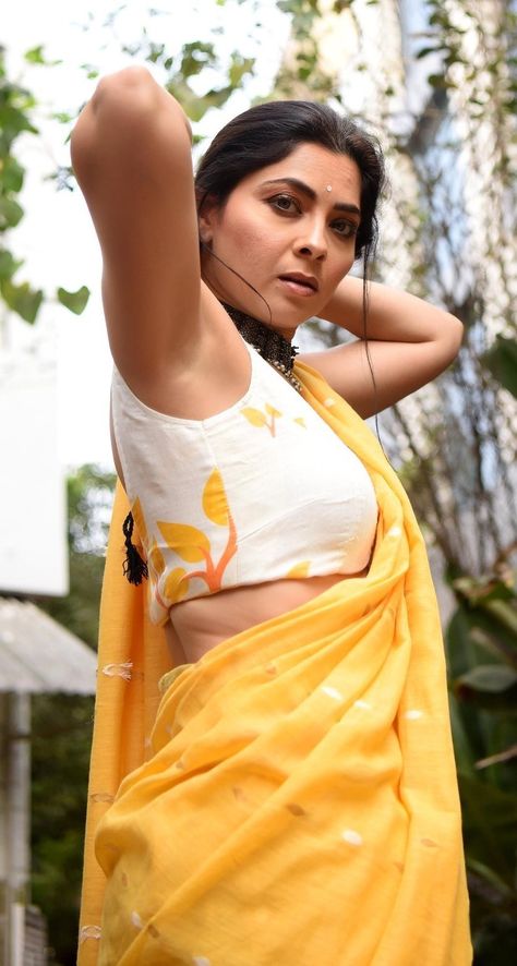 Sonalee Kulkarni, Pranitha Subhash, Yellow Saree, Beauty Face Women, Indian Beauty Saree, Beauty Face, Photo Sharing, Saree, Actresses