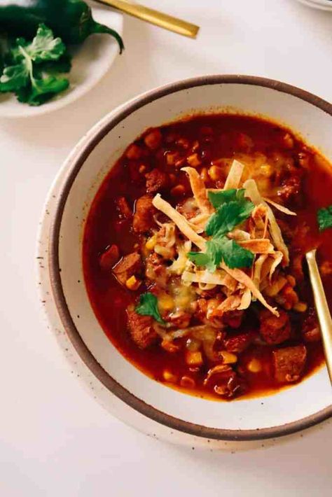 Carnitas Tortilla Soup - that's what she eats. Carnitas Soup Recipes, Pork Tortilla Soup, Carnitas Soup, Tortilla Soup Recipe, Enchilada Soup, Shredded Pork, Homemade Salsa, Tortilla Soup, Veggie Side Dishes