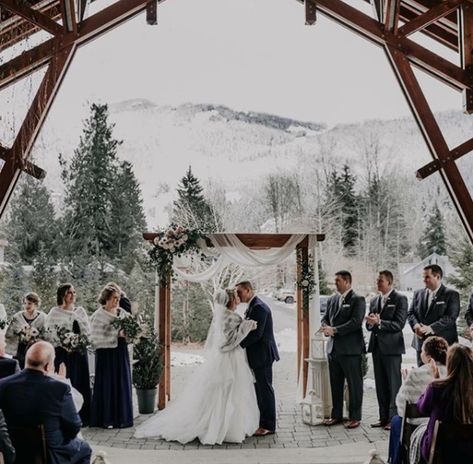 Snow Wedding Ceremony, Snowboard Wedding, Christmas Wedding Themes, Snow Wedding, Mother Wedding, Wedding Themes Winter, Dream Wedding Venues, Winter Wonderland Wedding, Dream Wedding Ideas Dresses