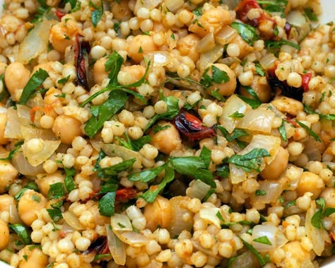 Giant Cous Cous Recipes, Giant Cous Cous, Giant Cous Cous Salad, Couscous Chickpea Salad, Couscous Chickpea, Parsley Juice, Giant Couscous, Lebanese Food, Couscous Recipes