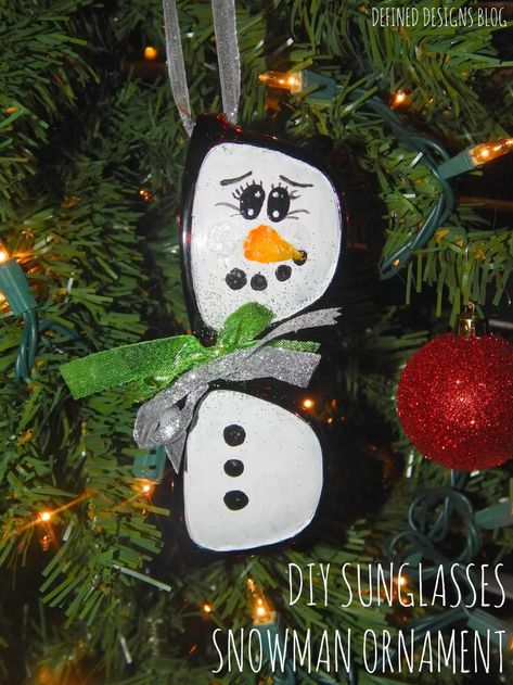 Turn Everyday Items Into Adorable Christmas Decor Eyeglass Snowman Ornament, Christmas Ornament Made From Eye Glasses, Snowman Glasses Ornament, Eyeglass Ornaments, Christmas Optometry, Upcycled Eyeglasses, Snowman Sunglasses, Painted Sunglasses, Snowman Glasses