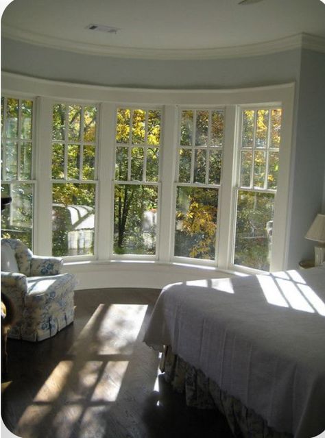 Bow Window Living Room, Bay Window Bedroom Ideas, Bay Window Bedroom, Window Bay, Bay Window Living Room, Cottage Decor Farmhouse, Bow Window, Bow Style, Bungalow House Design