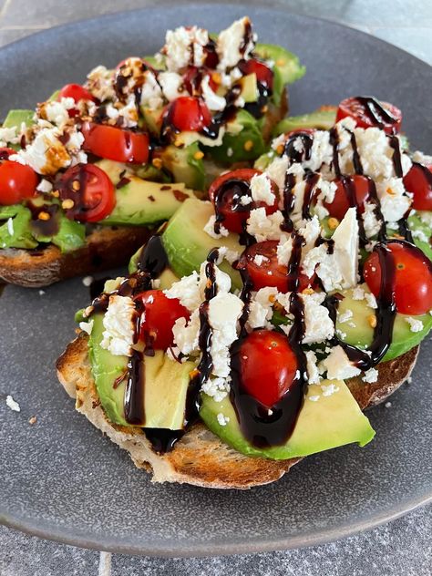 7 Avocado Toast Recipes You Need To Try - Grill Cuisines Balsamic Glaze Snacks, Avocado Feta Toast, Bruschetta Toast, Avocado Toast Recipes, Protein Dessert Recipes, Balsamic Glaze Recipes, Avocado Bread, Tomatoes On Toast, Fancy Dinner Recipes