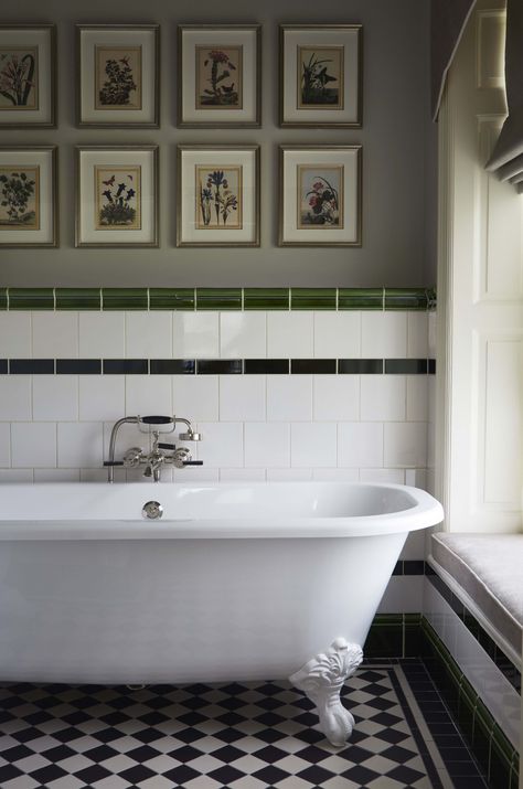 Vintage Bathroom Inspiration, Black And White Tiles Bathroom, Green Tile Bathroom, White Bathroom Tiles, Victorian Bathroom, Deco Bathroom, Black And White Tiles, Black Tiles, Downstairs Bathroom