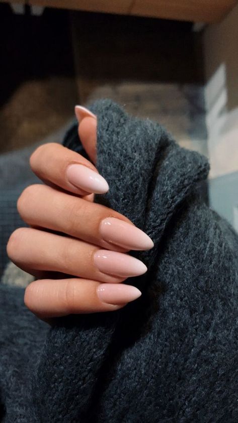 Almond Nail Art, Unghie Sfumate, Fall Nail Polish, Nail Polish Colors Fall, Makeup Tip, Stiletto Nail Art, Nude Nail Designs, Her Nails, Almond Nails Designs