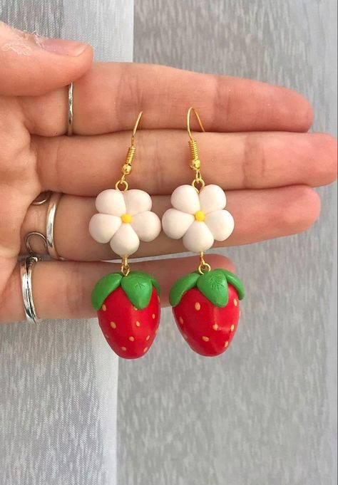 Clay Keychain, Polymer Clay Jewelry Tutorials, Handmade Clay Jewelry, Clay Diy Projects, Polymer Clay Diy, Polymer Clay Jewelry Diy, Fancy Beads, Cute Polymer Clay, Golden Earrings