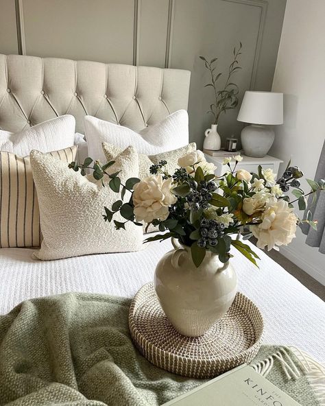 How stunning is this flower arrangement by Kylie from @thehomeofthebbs 💐 It features our eucalyptus berry stems that are perfect for adding to arrangements all year round! We hope you're having a lovely Thursday 🤍🌿 #moderncountrystyle #moderncountryinteriors #moderncountrydecor #countrynewbuild #ourcosyhomes #interiorinspo #simplestyling #simplestyle #countrycottagestyle #cottagestyle #interiordesign #interiorstyling #farmhousestyle #farmhousedecor #farmhouseinspired #farmhousestyling #fa... Eucalyptus Bedroom, Modern Country Decor, Black And White Living Room, Modern Country Style, Ikea Hemnes, Country Cottage Style, Country Interior, Neutral Interiors, Neutral Bedroom