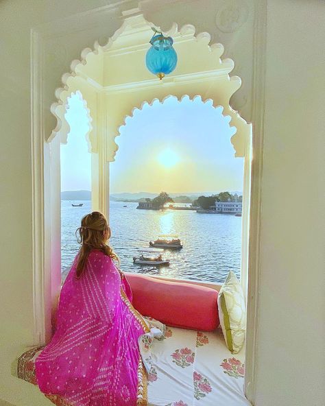 Jagat Niwas Palace, Udaipur, India Udaipur Photoshoot Ideas, Udaipur Photo Poses, Poses In Udaipur, Photoshoot In Udaipur, Udaipur Outfits Travel Women, Udaipur Lookbook, Udaipur Picture Ideas, Jagat Niwas Palace Udaipur, Udaipur Photography Poses Couple