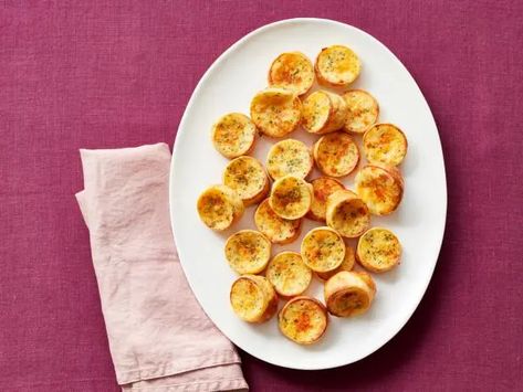 Cheesy Popovers Cheesy Popovers, Popovers Recipe, Popover Recipe, Sunny Anderson, Star Bread, Savory Bread, Mini Muffin Pan, Quick Breads, Party Foods