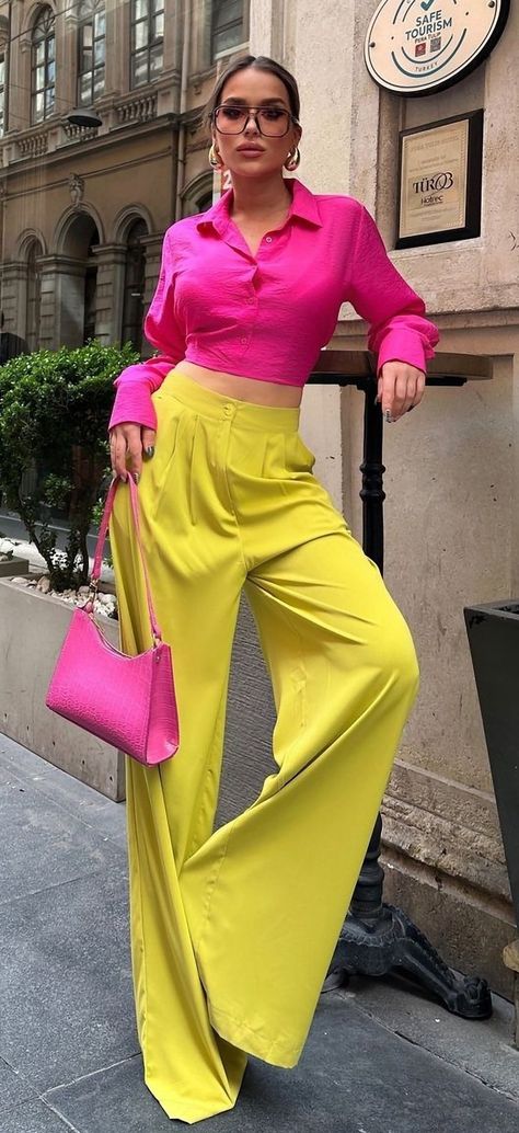 Sew Ideas, Outfit Elegant, Bold And The Beautiful, Elegant Chic, Colourful Outfits, Emilio Pucci, Beautiful Fashion, Bold Colors, Fashion Pants