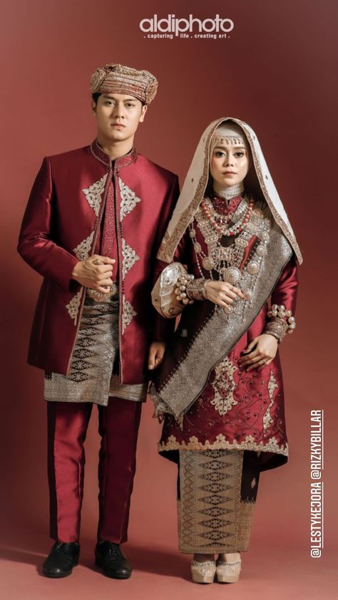 Adat Minang, Wedding Dress Hijab, Malay Wedding Dress, Javanese Wedding, Undangan Digital, Indonesian Wedding, Muslimah Wedding Dress, Nikah Dress, Muslimah Wedding