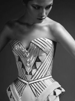 Beautiful corset Structured Fashion, Architectural Fashion, Skirt Diy, Lingerie Vintage, Geometric Fashion, Futuristic Fashion, Zuhair Murad, Zac Posen, Bustiers