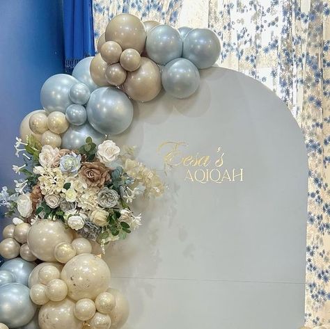 Luxury Balloon Stylist Manchester on Instagram: "A sparkly sailboard of dreams to finish off the three 🤍✨ Don’t forget to subscribe to our email list to get 10% off any booking made August! . . . . . #luxury #luxurydecor #balloondecor #balloondecoration #balloonsmanchester #manchesterballoons #eventdecor #luxuryevents #eventdecorations #eventplanner #eventplannermanchester #manchestereventplanner #partyplanner #partyideas #babyshower #babyshowerballoons #babyshowerdecor #babyshowerinspo #ball Balloons On Welcome Sign, Welcome Baby Balloons, Sailboard Balloon Backdrop, Easel Welcome Sign With Balloons, Balloon Rosary, Baby Shower Balloons, Luxury Decor, Party Planner, Balloon Decorations