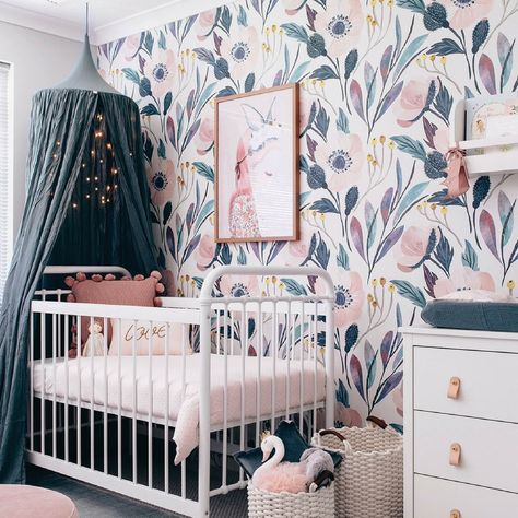 Moody Floral Wallpaper Nursery  #projectnursery #floralnursery #wallpaper #babygirl बेडरूम डिजाइन, Removable Wallpaper Nursery, Pink Nursery Walls, Girl Nursery Pink, Interior Boho, Vintage Style Wallpaper, Nursery Wall Stickers, Pink Nursery