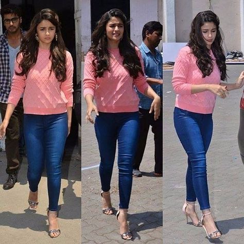 Hotness Goals  : Alia Bhatt. Rocking that Denim look here. https://t.co/g9T7SBuyRZ -- Team First Buzz #RealFirstBuzz #FirstBuzz #Bollywood #BollywoodNews #Actress #Celebrity #Actor #BollywoodCelebs #BollywoodActress #Entertainment #Latest Bollywood Images, Rock Girl, Bollywood Outfits, Western Wear For Women, Style Rock, Varun Dhawan, Alia Bhatt, Look Here, Bollywood Fashion