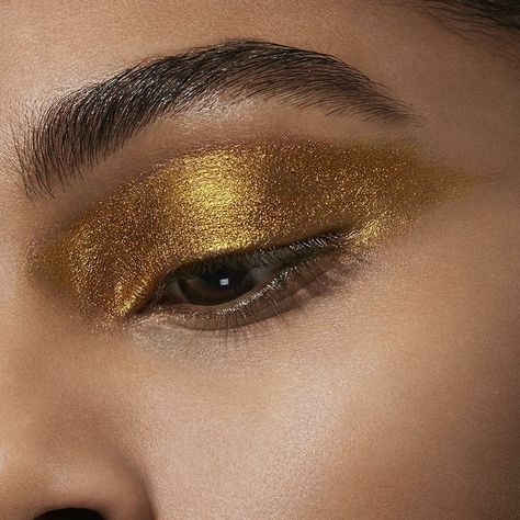 Gold Eye Look, Oscars Makeup, Fashion Editorial Makeup, Golden Eyeshadow, Green Smokey Eye, Movie Makeup, Leo Rising, Silicone Makeup, Eye Makeup Steps