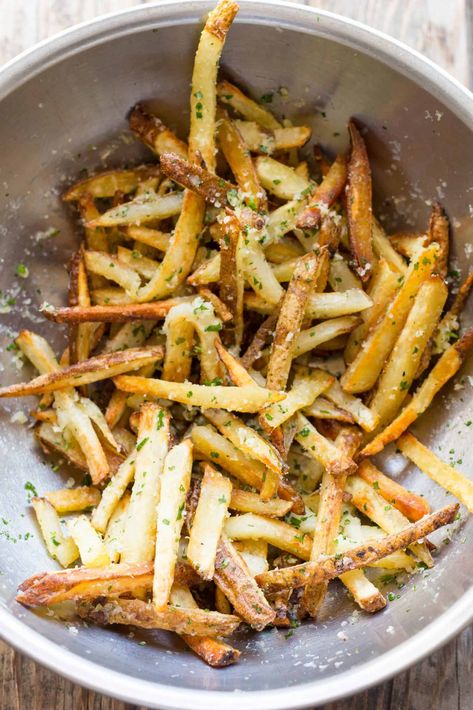 Crispy Baked Parmesan Truffle Fries | Coley Cooks Truffle Chips, Parmesan Truffle Fries, Parmesan Fries, Truffle Fries, Diner Recept, Baked Fries, Fries Recipe, French Fries, Potato Recipes