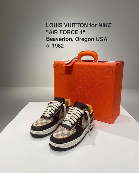 Lv X Nike, Air Force Outfit, Air Force Wallpaper, Grunge Shoes, Shoes Wallpaper, All Nike Shoes, Lv Shoes, Virgil Abloh, Best Sneakers