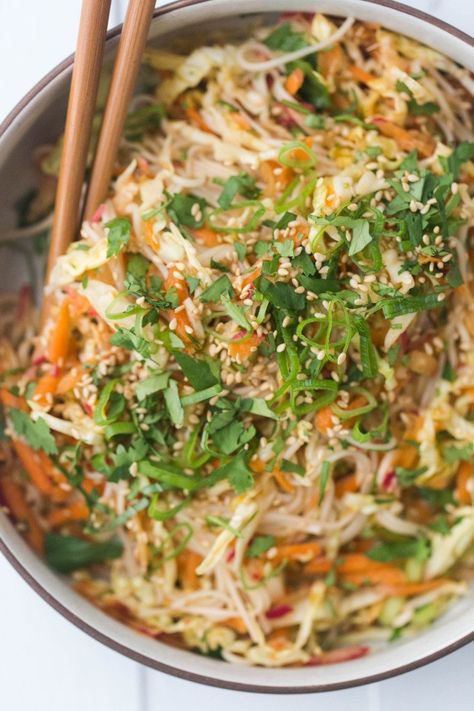 Noodle Salad With Peanut Sauce, Salad With Cabbage, Salad With Peanut Sauce, Cold Noodle Salad, Somen Noodles, Thai Noodle Salad, Noodle Salad Cold, Cold Noodles, Baked Tofu