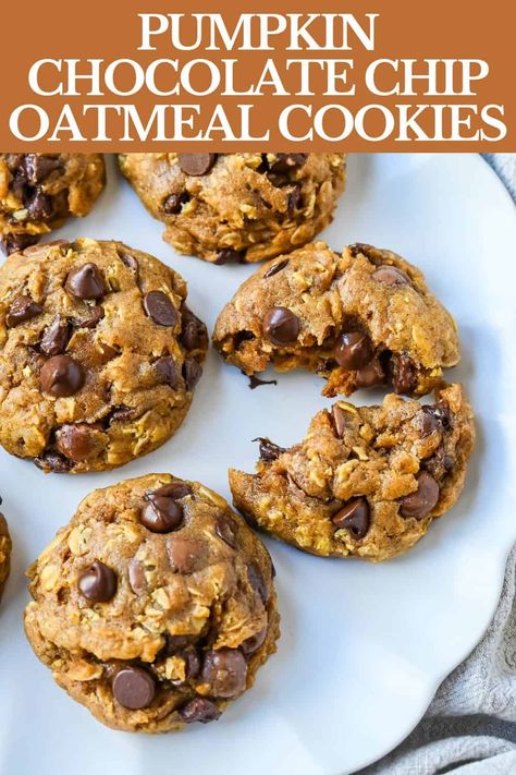 Pumpkin Oatmeal Chocolate Chip, Pumpkin Oatmeal Chocolate Chip Cookies, Oatmeal Chocolate Chip Cookie Recipe, Chocolate Chip Oatmeal Cookies, Pumpkin Oatmeal Cookies, Dark Brown Sugar, Oatmeal Cookies Chewy, Soft Chocolate Chip Cookies, Easy Chocolate Chip Cookies