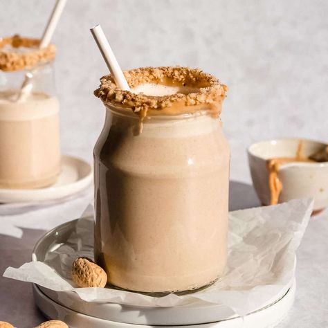 Peanut Butter Smoothie Recipes, Strawberry Smoothie Healthy, Sugar Free Smoothies, Peanutbutter Smoothie Recipes, Chocolate Strawberry Smoothie, Smoothie Without Banana, Smoothie Recipes Strawberry, Sweet Smoothies, Banana Shake