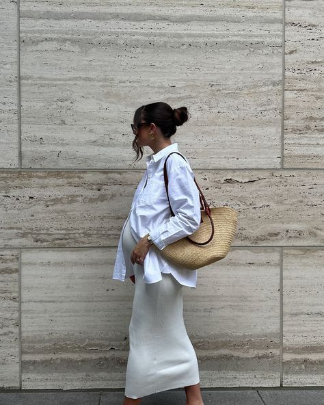 My favorite little tones 🍦 OUTFIT DETAILS🤍 ( comment SHOP and I’ll send the links🫶🏼) Top & bag @sezane Skirt @loandjayne Earrings & Sunnies @amazonfashion — fashion inspo, bump fashion, dress the bump, cute bump style, summer bump style inspo, summer fashion inspo, neutral summer fashion tones, neutral women’s fashion, pregnancy style, maternity style https://liketk.it/4MvpO Maternity Outfits Small Bump, Pregnant Blazer Outfit, Cold Weather Pregnancy Outfit, Pregnant Holiday Outfit, Office Maternity Outfits, Fall Maternity Outfits Casual, Maternity Beach Outfits, Pregnancy Work Outfits, Maternity Fashion Summer