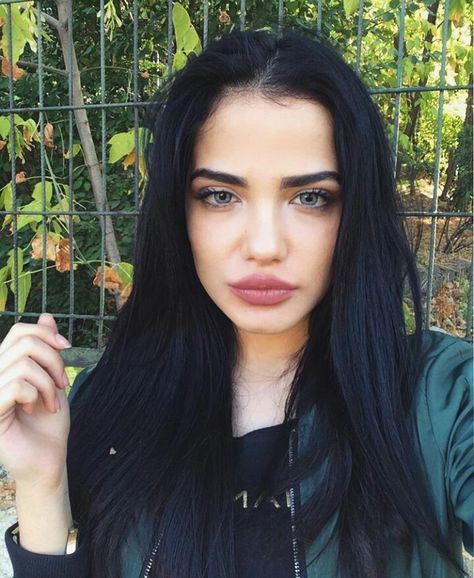 Melike ARZU Make Up Inspo, Hair Goals, Black Hair, Discover Yourself, Express Yourself, A Place, Tumblr, Makeup, Hair