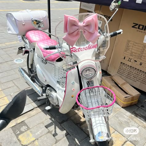 Scooty Aesthetic, Kawaii Motorcycle, Cute Bike, Y2k Gyaru, Y2k Soft, Themes Aesthetic, Pink Motorcycle, Car Interior Diy, White Motorcycle