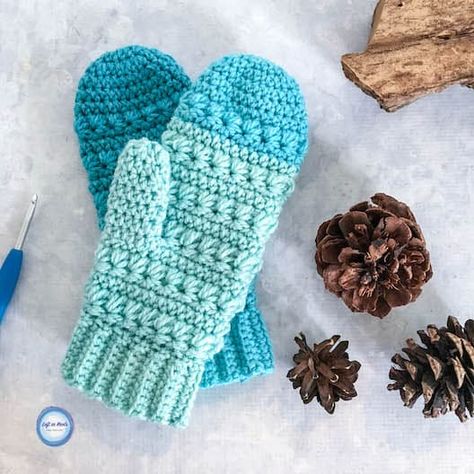 Snow Drops Mittens - Free Crochet Pattern - Left in Knots Mittens Free Pattern, Modern Haken, Crochet Mittens Free Pattern, Crochet Mittens Pattern, Finger Crochet, Glove Pattern, Snow Drops, Modern Crochet Patterns, Crochet Mittens