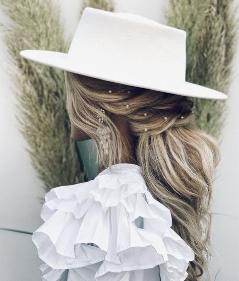 Bridal Hair With Hat Boho, Hairstyle With Hat, Hair Styles Photo, Cowboy Hat Hair, Country Style Wedding Dresses, Posters Wallpaper, Wedding Hair Styles, Weddings Idea, Marriage Ideas