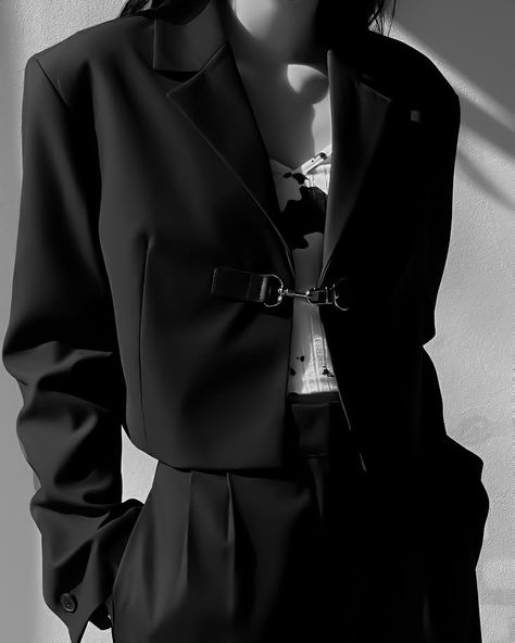 Female Suit Aesthetic, Women In Suits Aesthetic, Woman In Suit, Mode Shoes, Fashion Sketches Dresses, Woman Suit Fashion, Tomboy Style Outfits, Classy Work Outfits, Looks Black