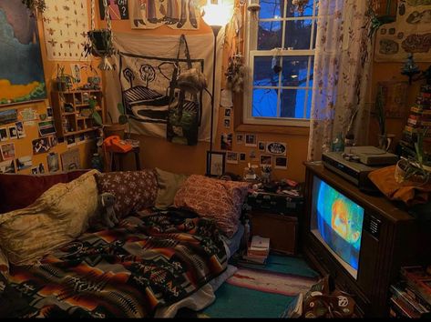 Grunge Apartment, Grunge Aesthetic Bedroom, Grunge Bedroom Aesthetic, Aesthetic Room Grunge, Grunge Fairy Aesthetic, Bedroom Aesthetic Grunge, Bedroom Aesthetic Ideas, Grunge Bedroom, Viborg