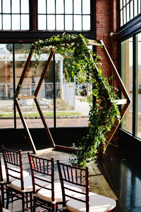 Diy Hexagon Wedding Arch, Hexagon Wedding Arch, Wedding Arch Greenery, Hexagon Arch, Wedding Arbors, Hexagon Wedding, Wedding Archway, Arch Wedding, Wedding Arbour