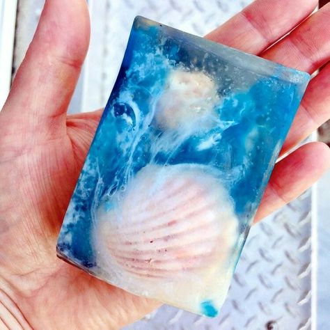 Beginner Soap Recipes, Seashell Soap, Aloe Face Mask, Seasonal Skincare, Soap Making Tutorials, Beach Soap, Savon Diy, Mermaid Soap, Soap Tutorial