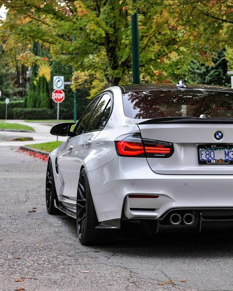 Car Aesthetic Bmw, Old Bmw Cars, Bmw Car Aesthetic, Bmw White, Bmw Sports Car, Rich Cars, Dream Cars Bmw, Bmw Sport, Car Luxury